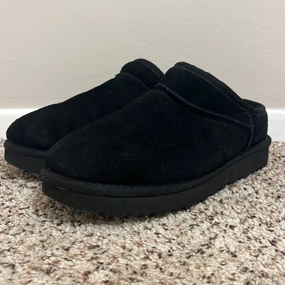 Ugg Classic Slipper size 9